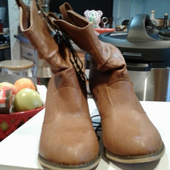 Boots - Picture 8 of 8